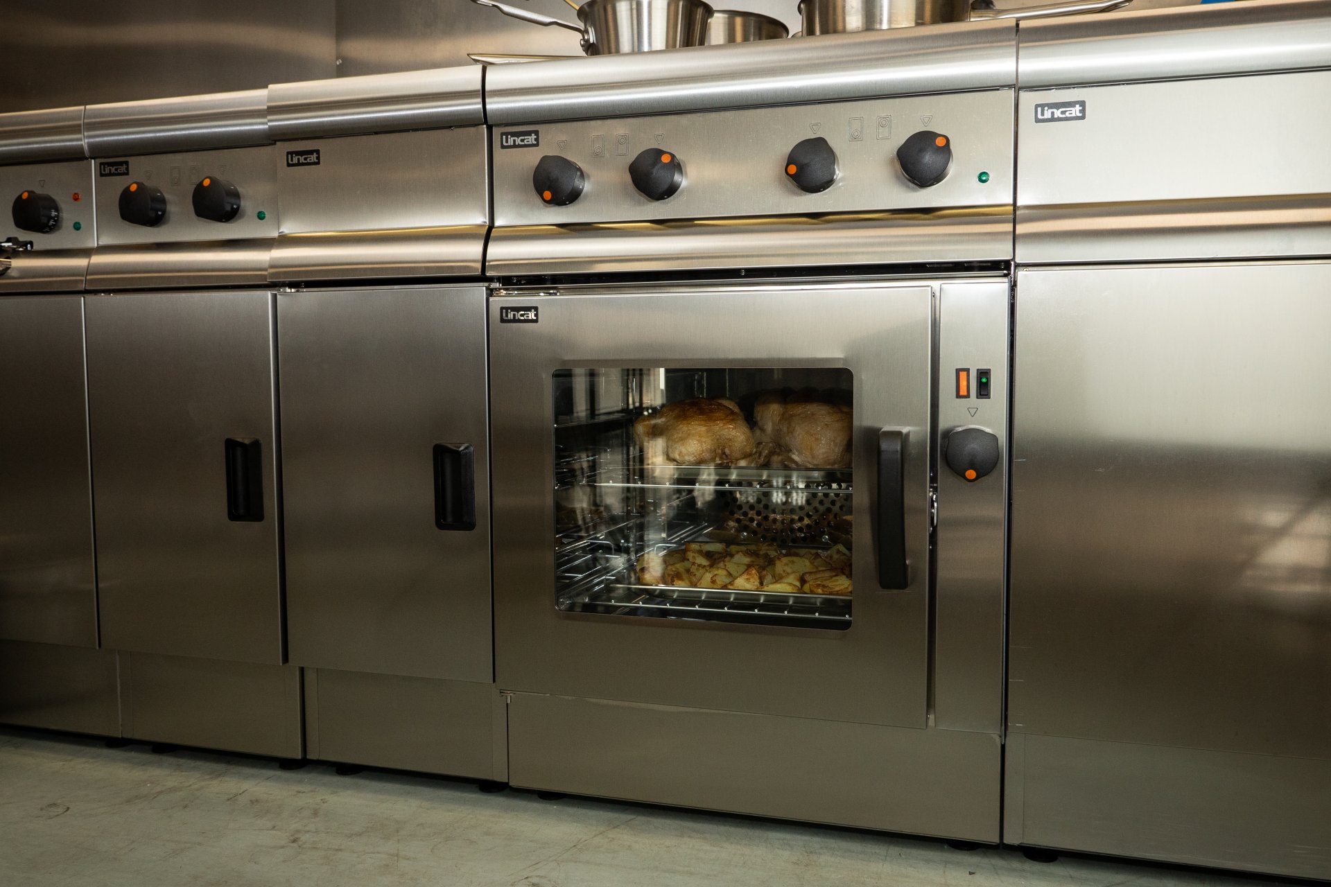 Lincat Silverlink 600 Electric Free-standing Oven - Fan-assisted - Glass Doors - W 600 mm - 3.0 kW - Image 3